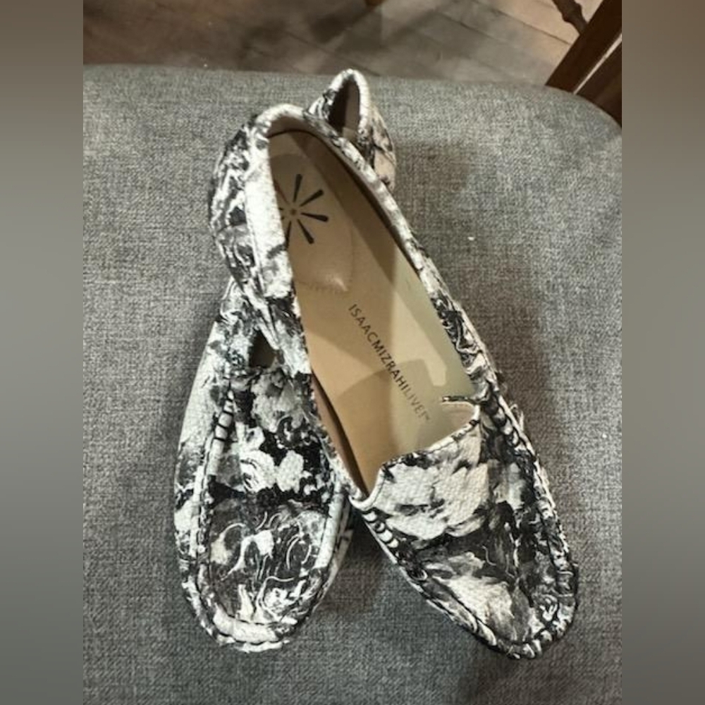Isaac Mizrahi flat Womens Shoes